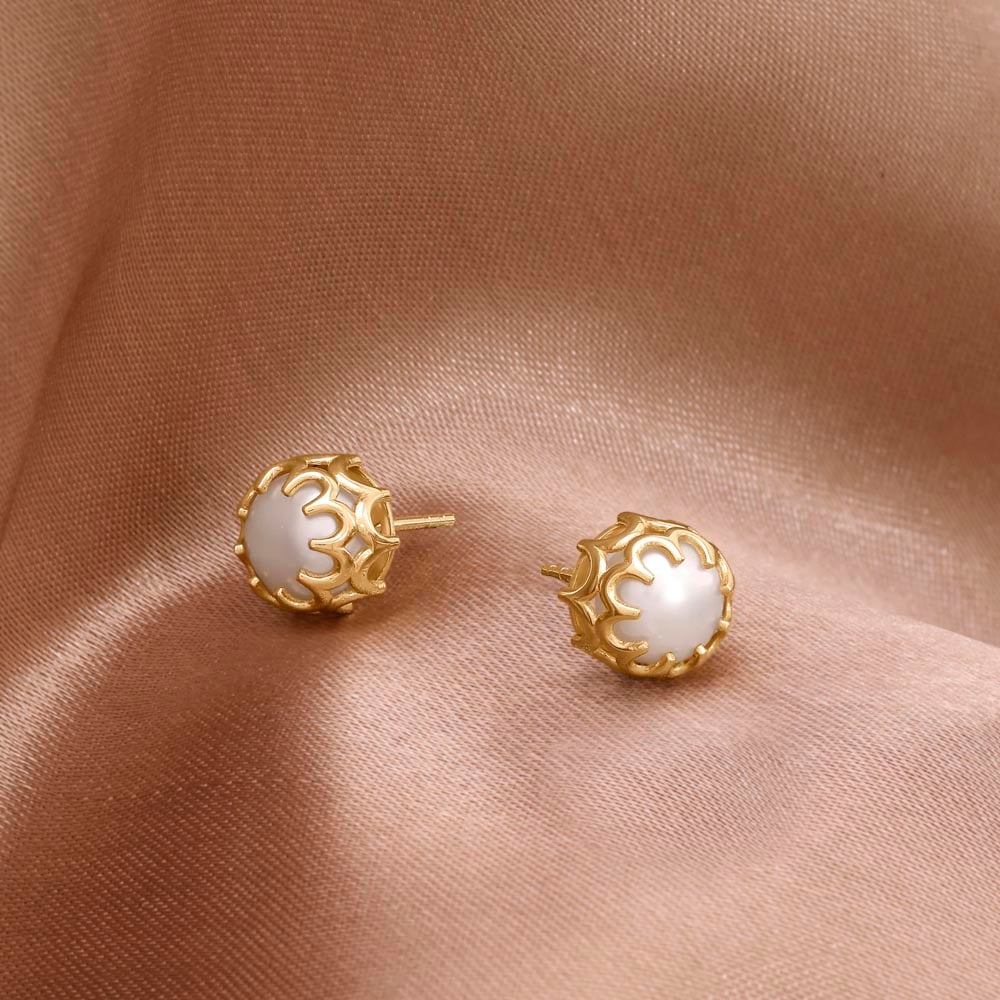 Arch Glow Pearl Stud Earrings