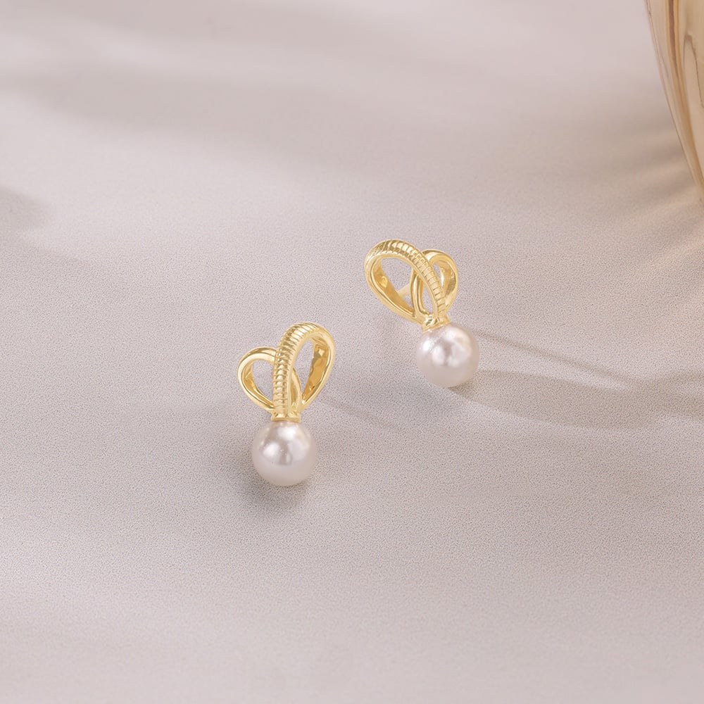 Ribbon Kiss Crystal White Earrings