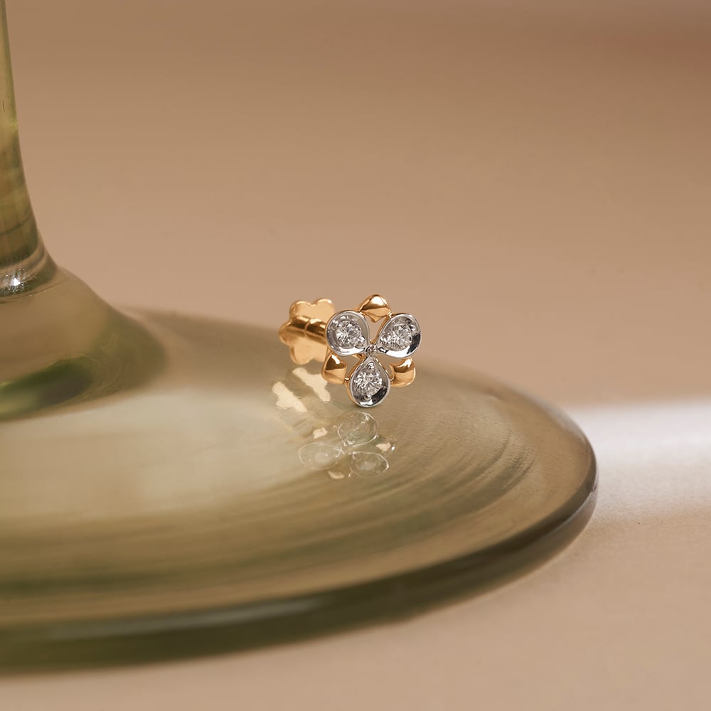 Glowing Triad Diamond Nose Pin