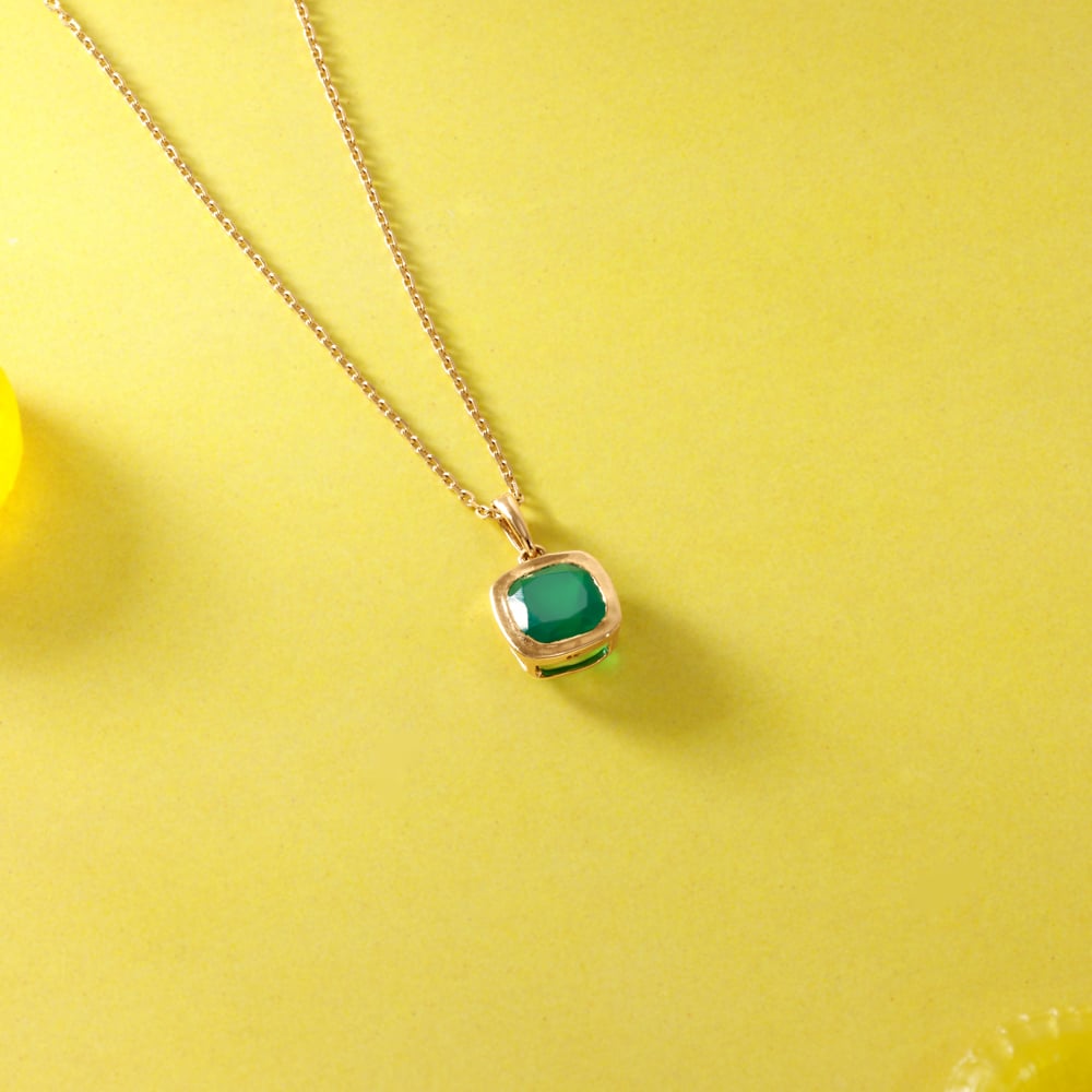 Lustrous Verdant Onyx Necklace
