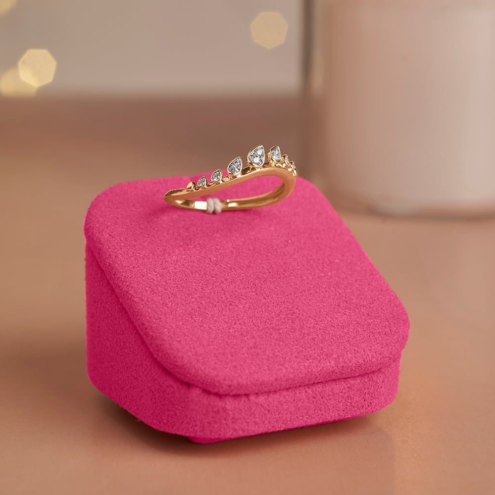 Flickering Crest Diamond Ring