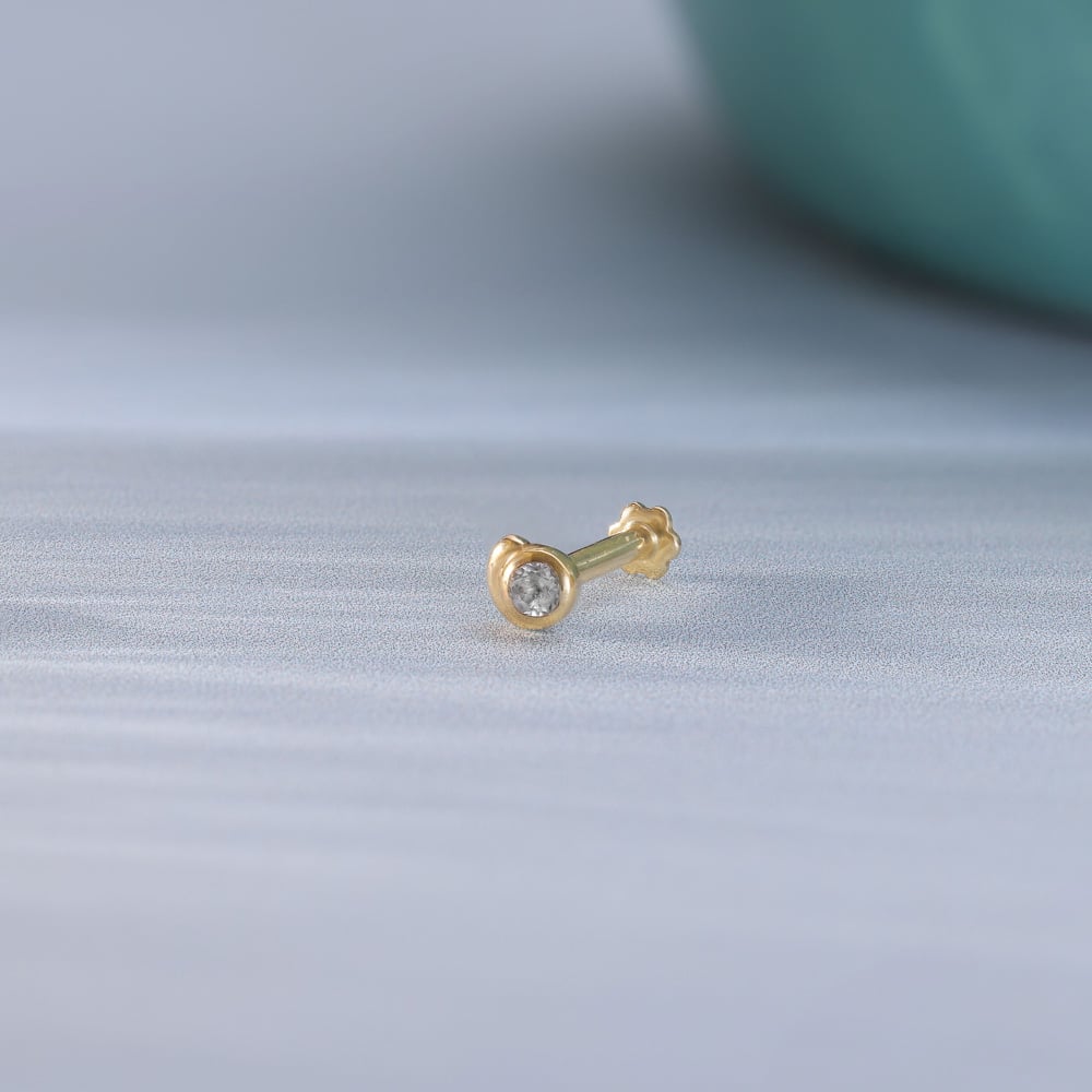 Chic Swirl Topaz Nose Pin