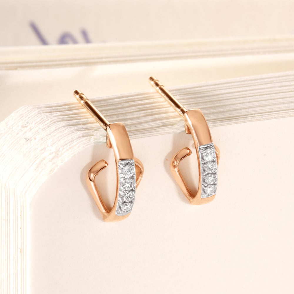 Graceful Gleam Diamond Stud Earrings