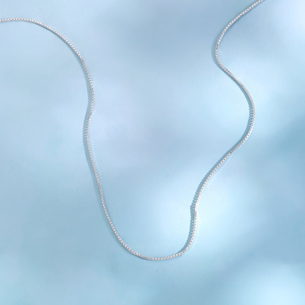 Chic Aura Silver Chain