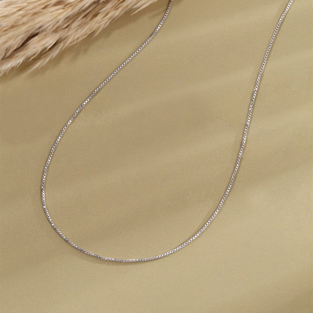 Chic Gleam Silver Chain