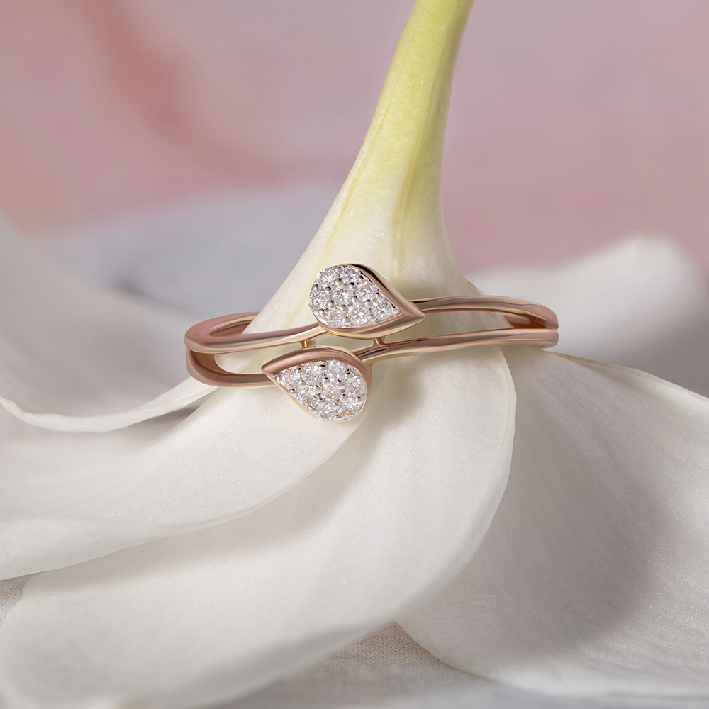 Petite Elegance Gold & Diamond Finger Ring