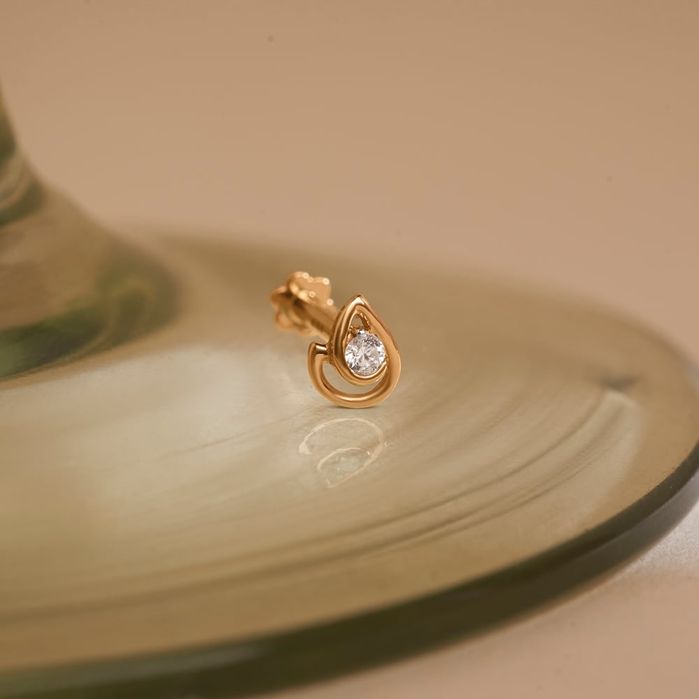 Delicate Luminous Diamond Nose Pin