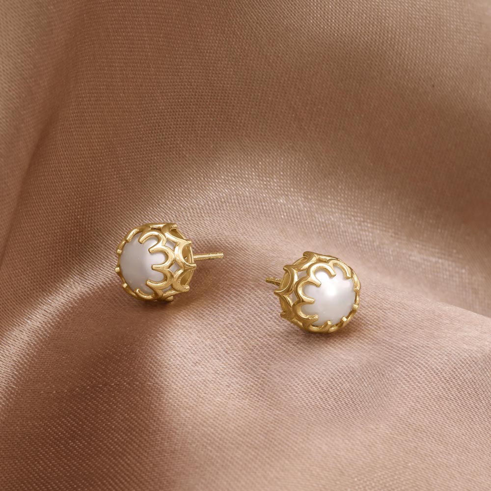 Arch Glow Pearl Stud Earrings