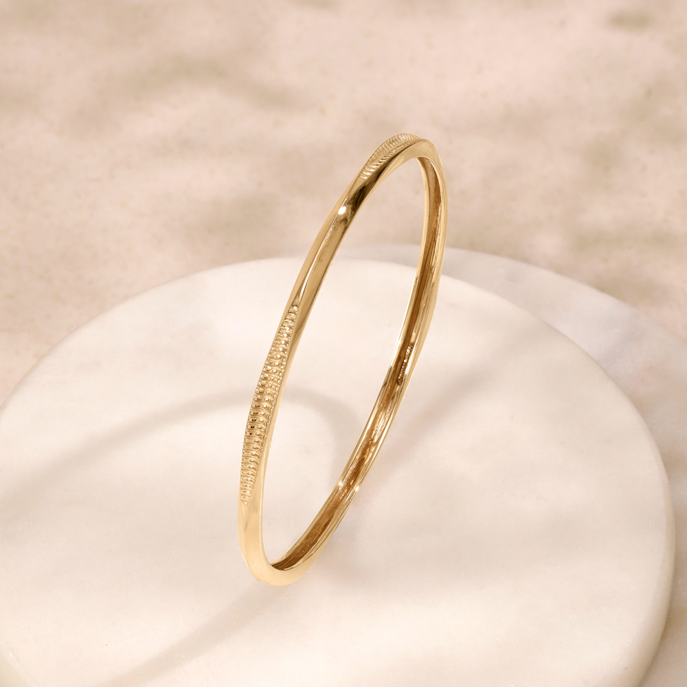 Refined Linear Gold Bangle