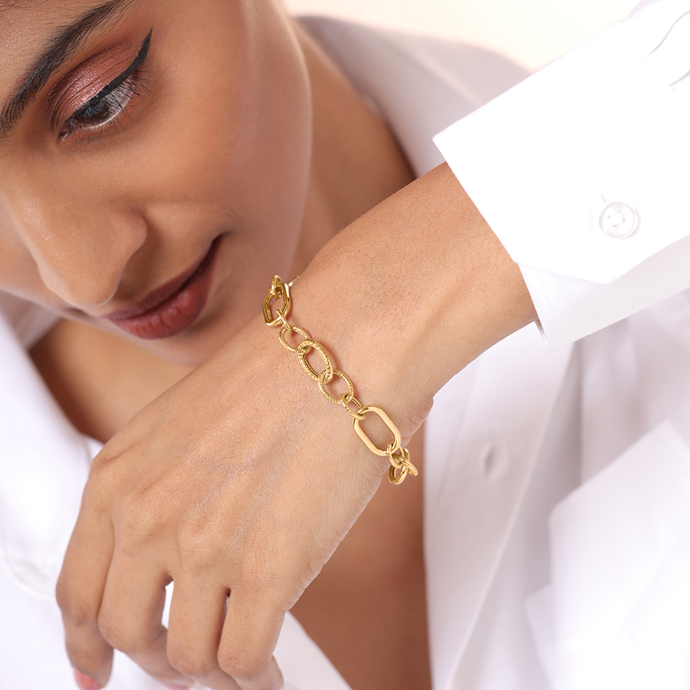 Chunky Charisma 18KT Gold Bracelet,,hi-res thumbnail 2