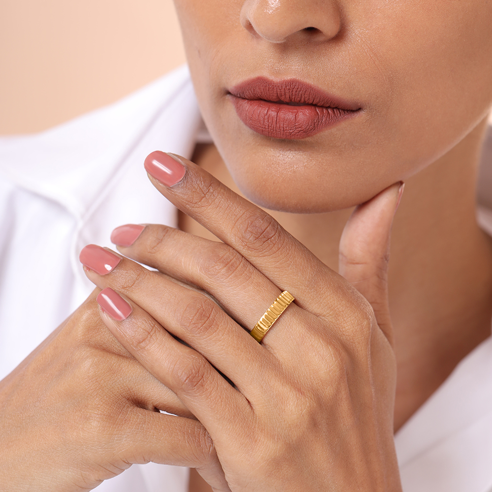 Grooved Glory 18KT Gold Finger Ring,,hi-res thumbnail 2