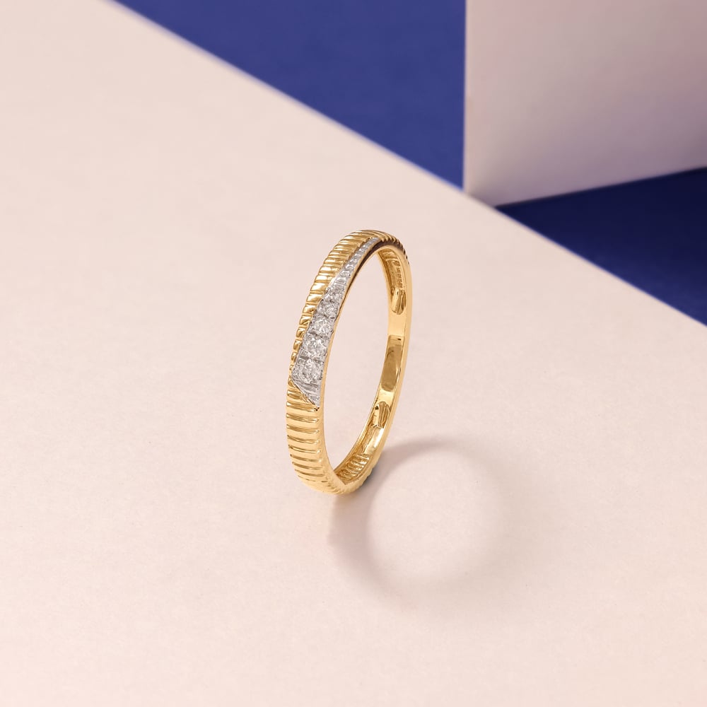 Textured Striking Diamond Ring