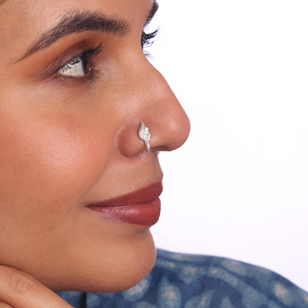 Dreamy Gleam Silver Nose Pin,,hi-res thumbnail 2