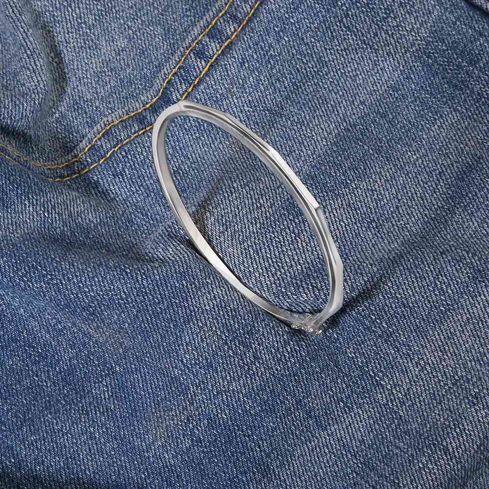 Minimal Gleam Silver Bangle