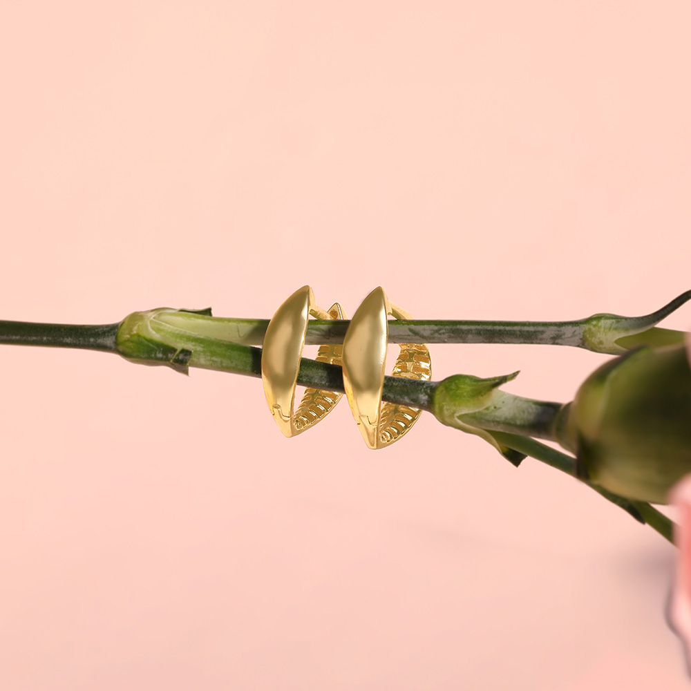 Sculpted Luxe Gold Hoop Earrings